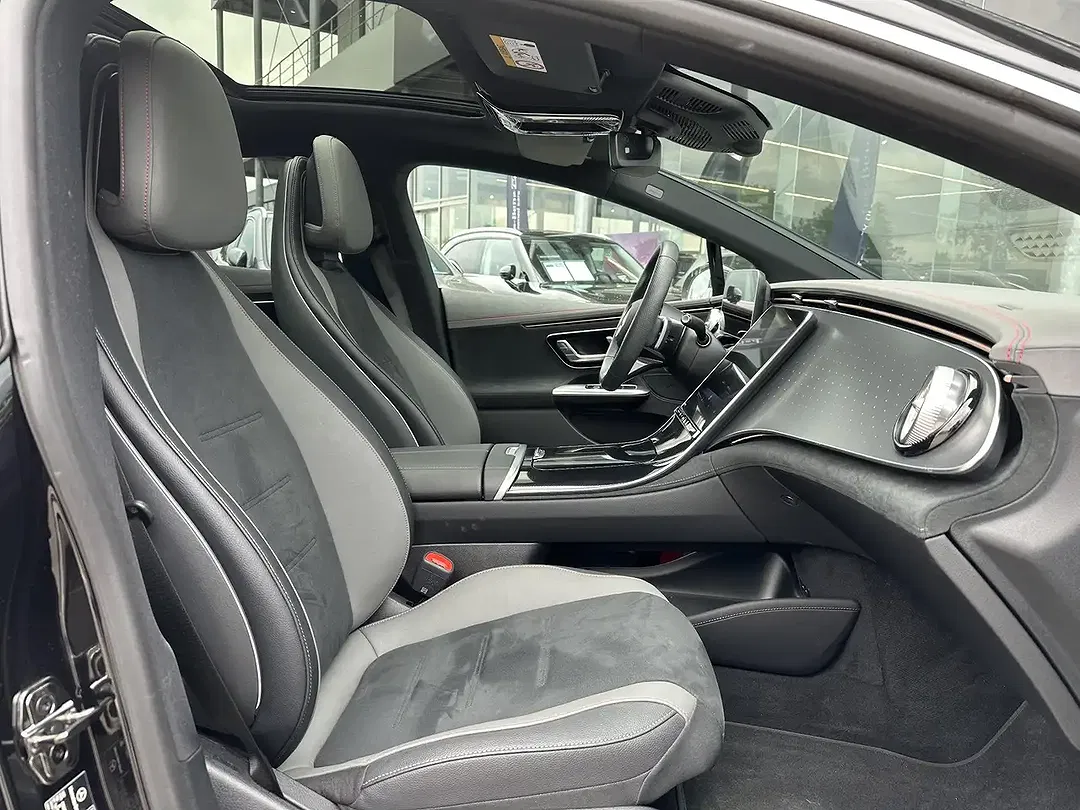 Mercedes-Benz EQE 300 AMG Line - foto 2