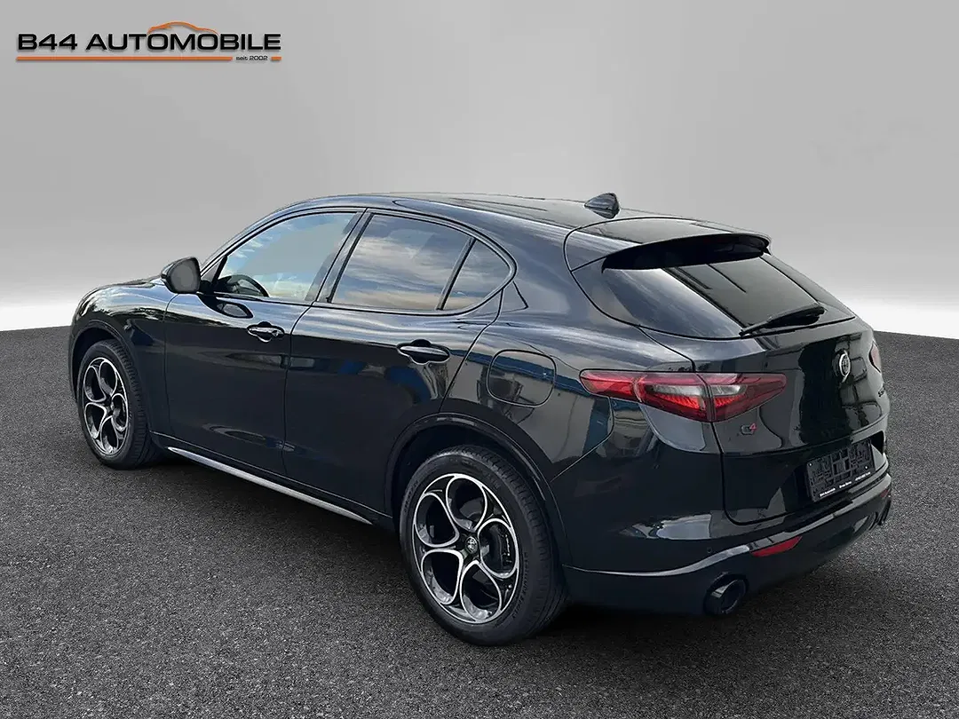 Alfa Romeo Stelvio Q4 Veloce - Thumbnail 4