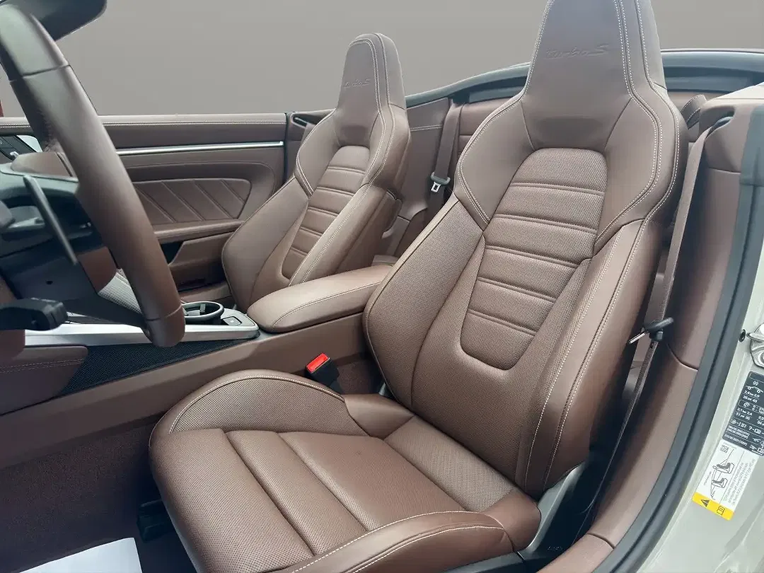 Porsche 911 Turbo S Cabriolet - Thumbnail 10