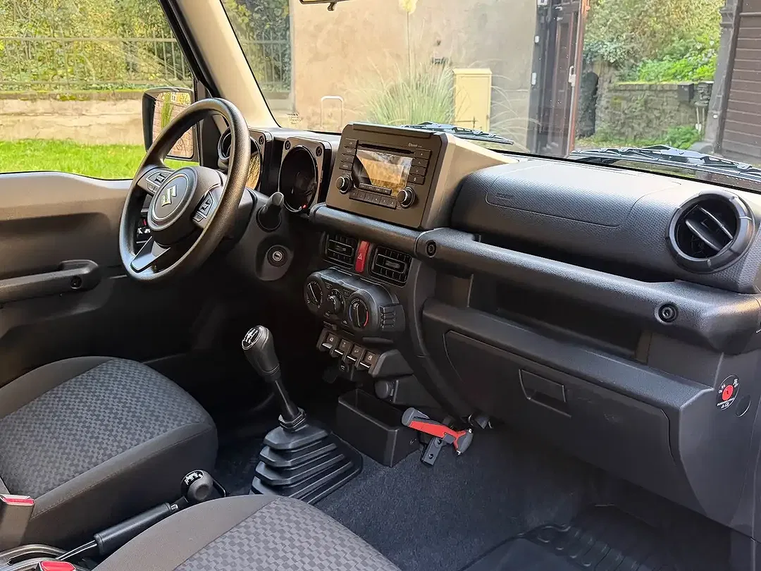 Suzuki Jimny 1.5 AllGrip Comfort - Thumbnail 23