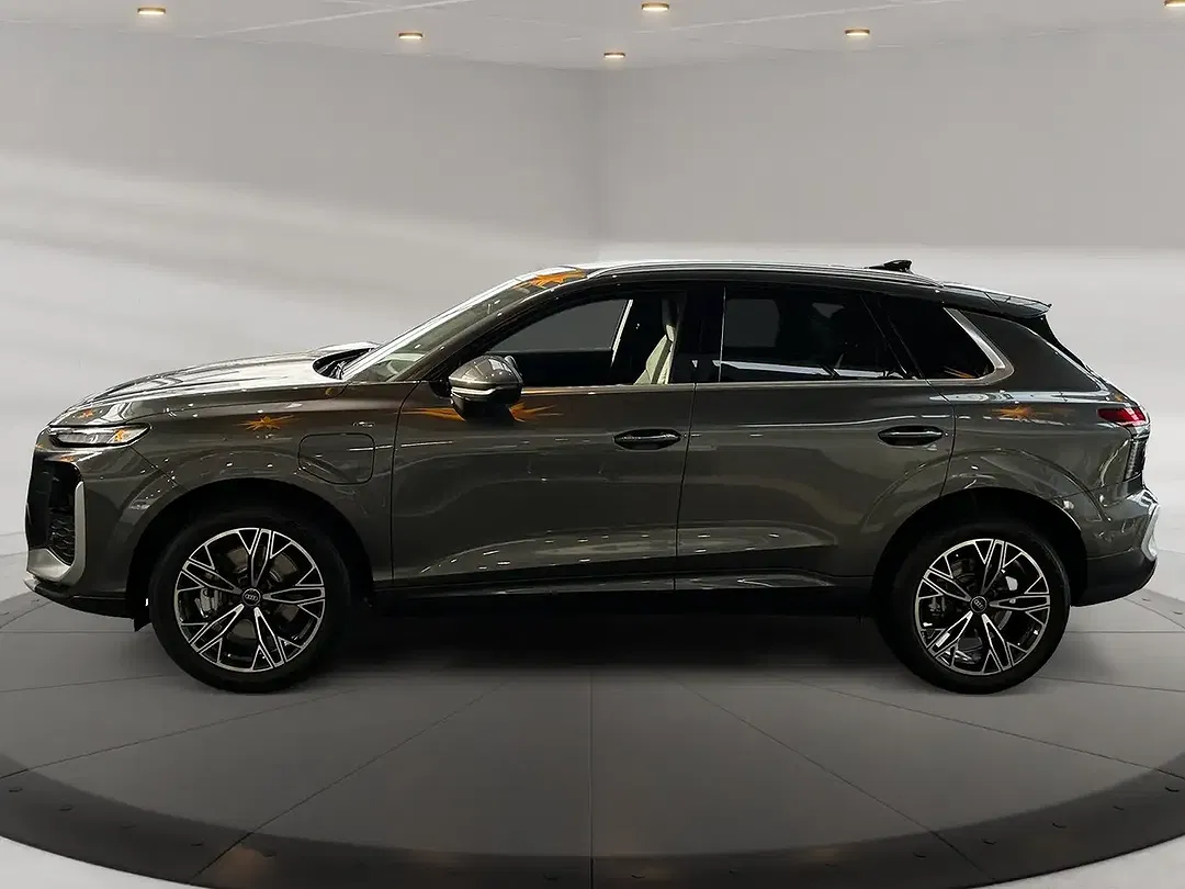 Audi Q3 S tronic S line - Thumbnail 3