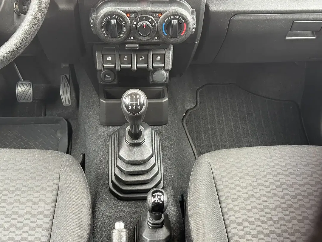 Suzuki Jimny 4x4 - Thumbnail 13