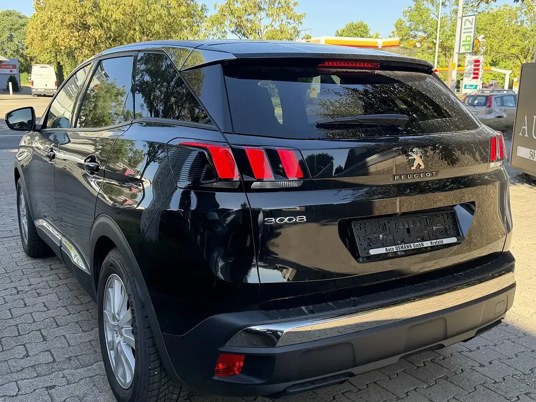Peugeot 3008 130 BlueHDi EAT8 Allure Pack - Thumbnail 4
