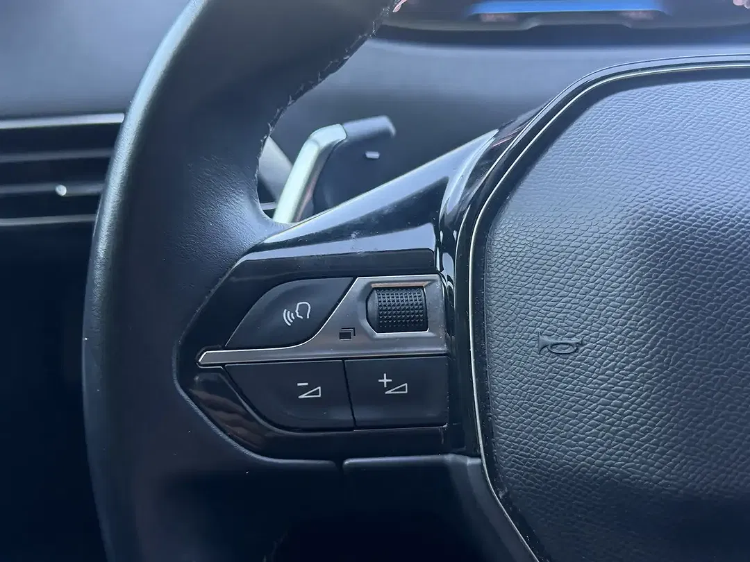 Peugeot 3008 130 BlueHDi EAT8 Allure Pack - Thumbnail 9