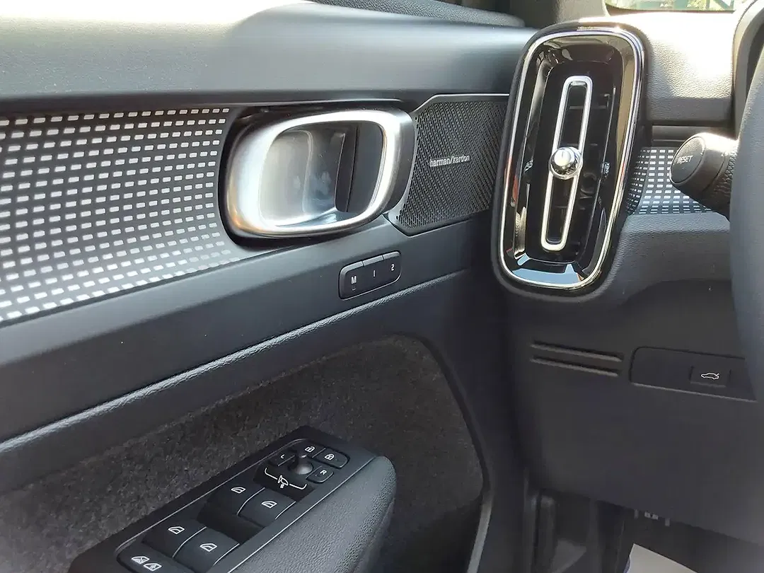 Volvo XC40 B4 Ultra Black Edition - Thumbnail 14