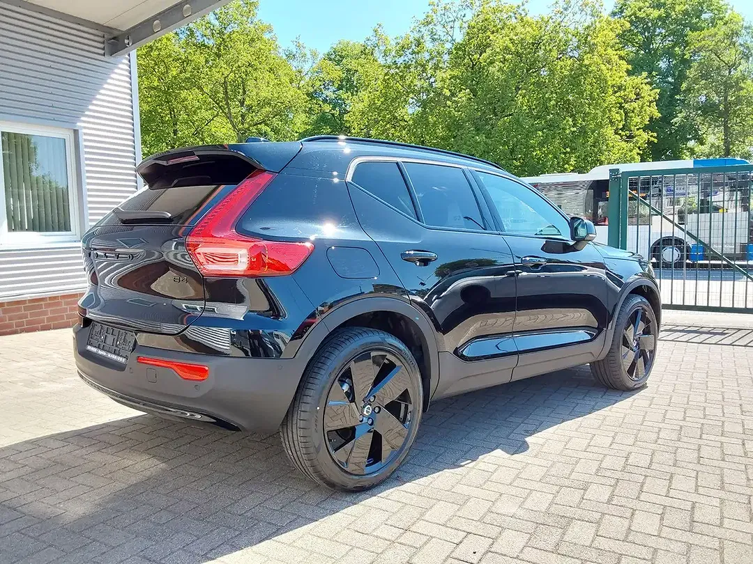 Volvo XC40 B4 Ultra Black Edition - Thumbnail 2