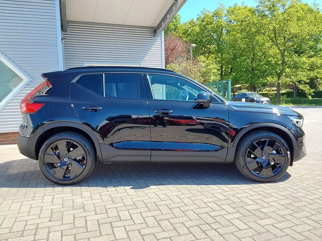 Volvo XC40 B4 Ultra Black Edition - Thumbnail 3