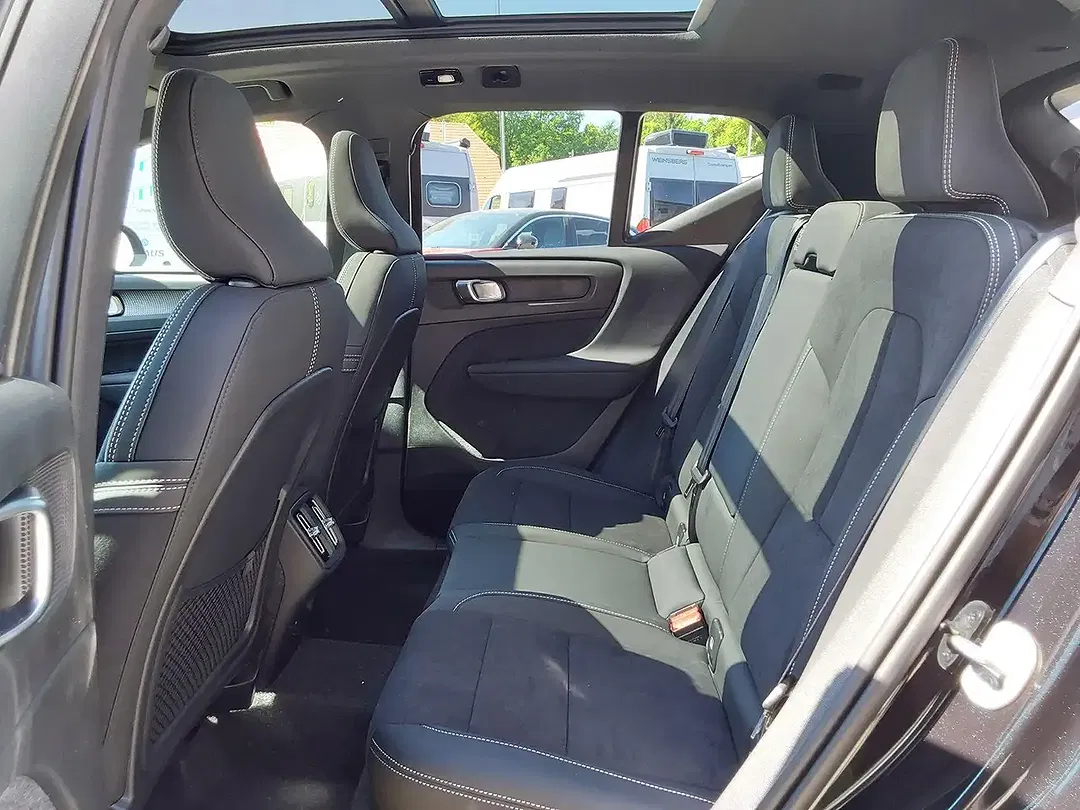 Volvo XC40 B4 Ultra Black Edition - Thumbnail 9