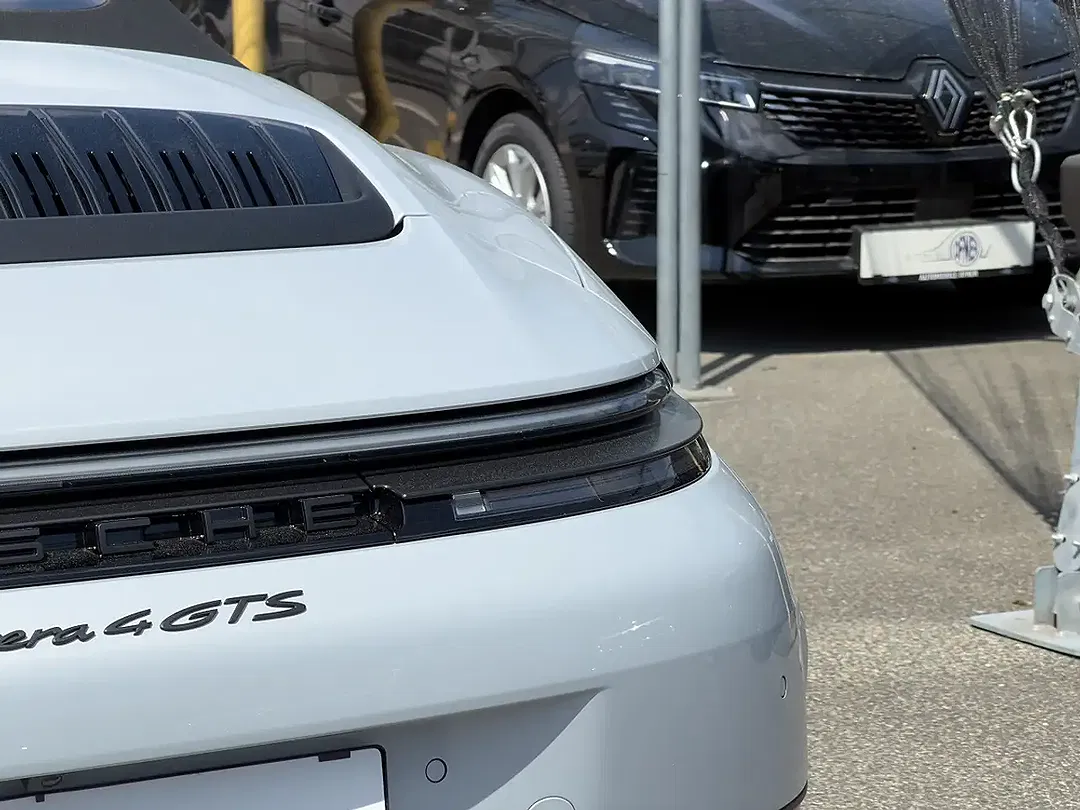 Porsche 911 PDK Carrera 4 Cabriolet GTS - Thumbnail 29