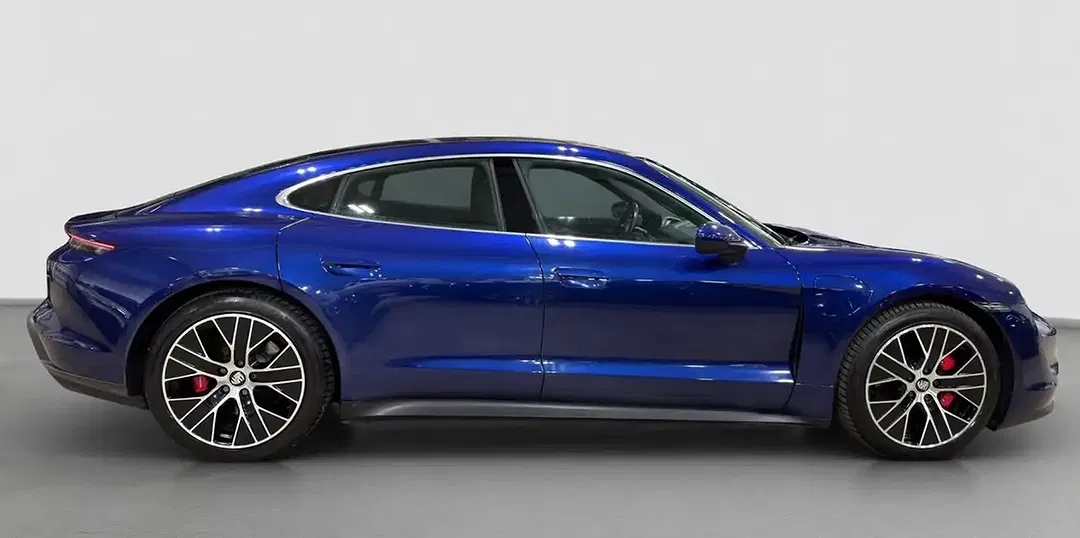Porsche Taycan 4 S - Thumbnail 3