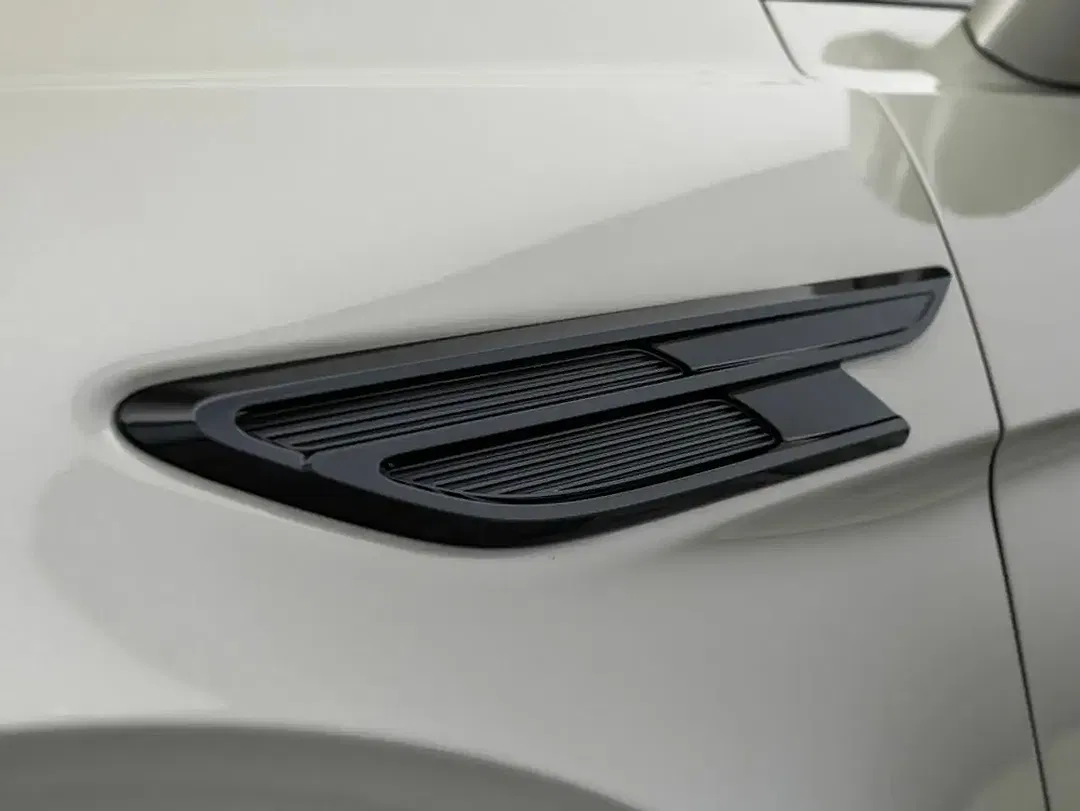 Bentley Bentayga Hybrid Mulliner - Thumbnail 7