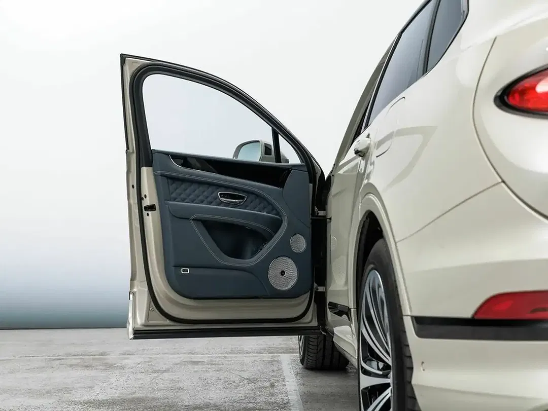 Bentley Bentayga Hybrid Mulliner - foto 8