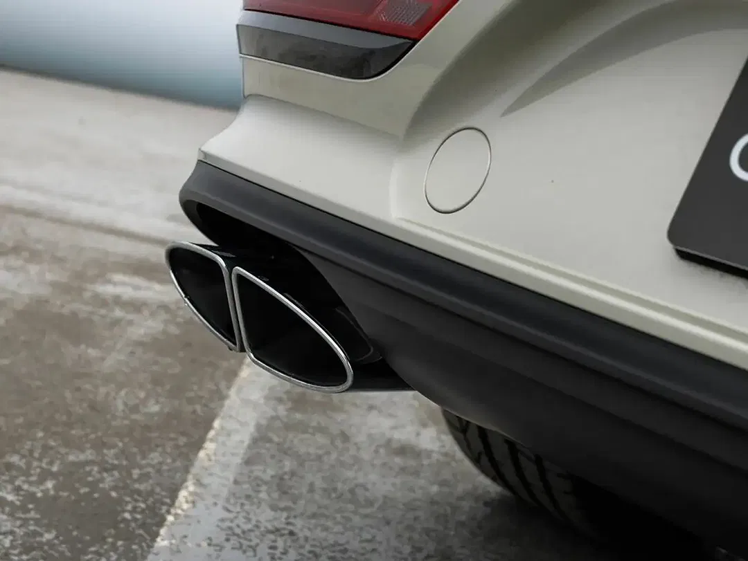 Bentley Bentayga Hybrid Mulliner - Thumbnail 5
