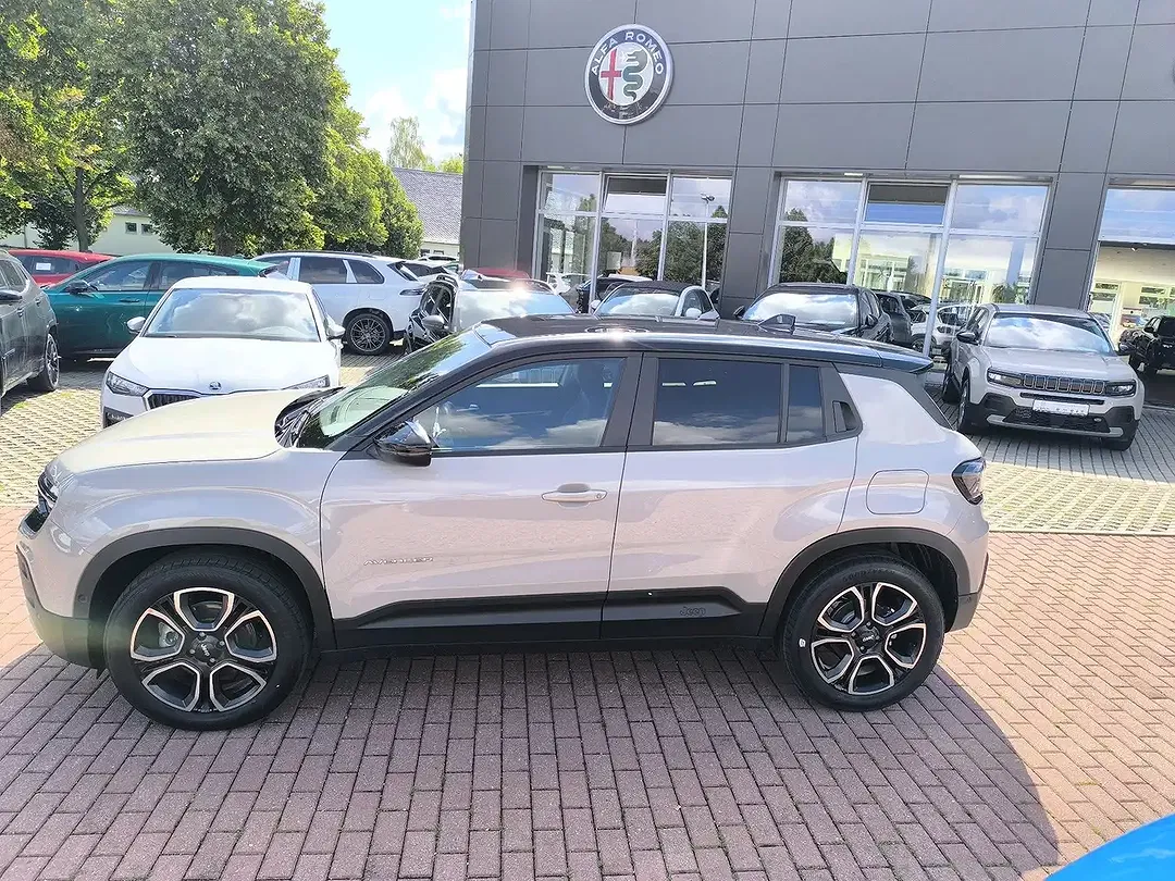 Jeep Avenger EV Summit - Thumbnail 4