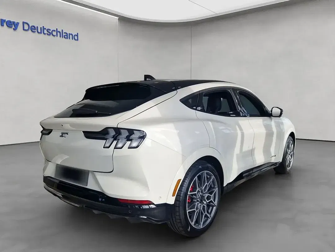 Ford Mustang Mach-E 4x4 GT - Thumbnail 5