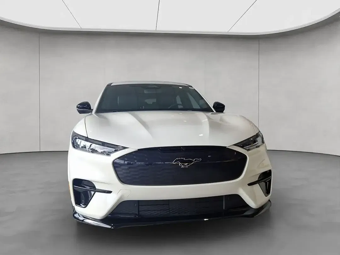 Ford Mustang Mach-E 4x4 GT - Thumbnail 7