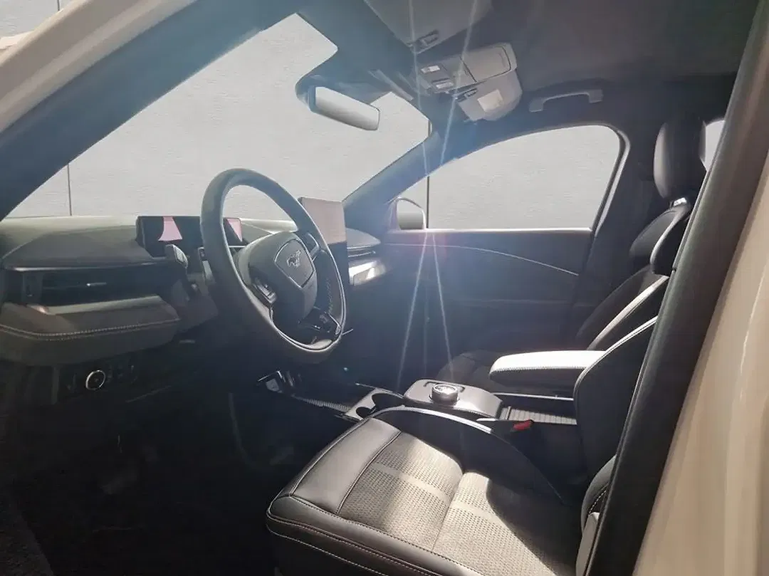Ford Mustang Mach-E 4x4 GT - Thumbnail 8