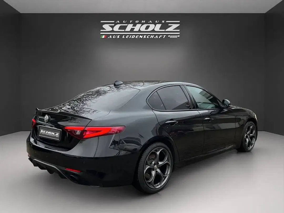 Alfa Romeo Giulia 2.2 Diesel Estrema - Thumbnail 4
