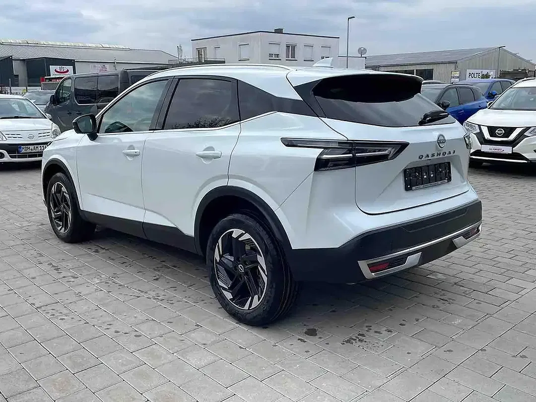 Nissan Qashqai 1.3 DIG-T Xtronic N-Connecta - Thumbnail 8