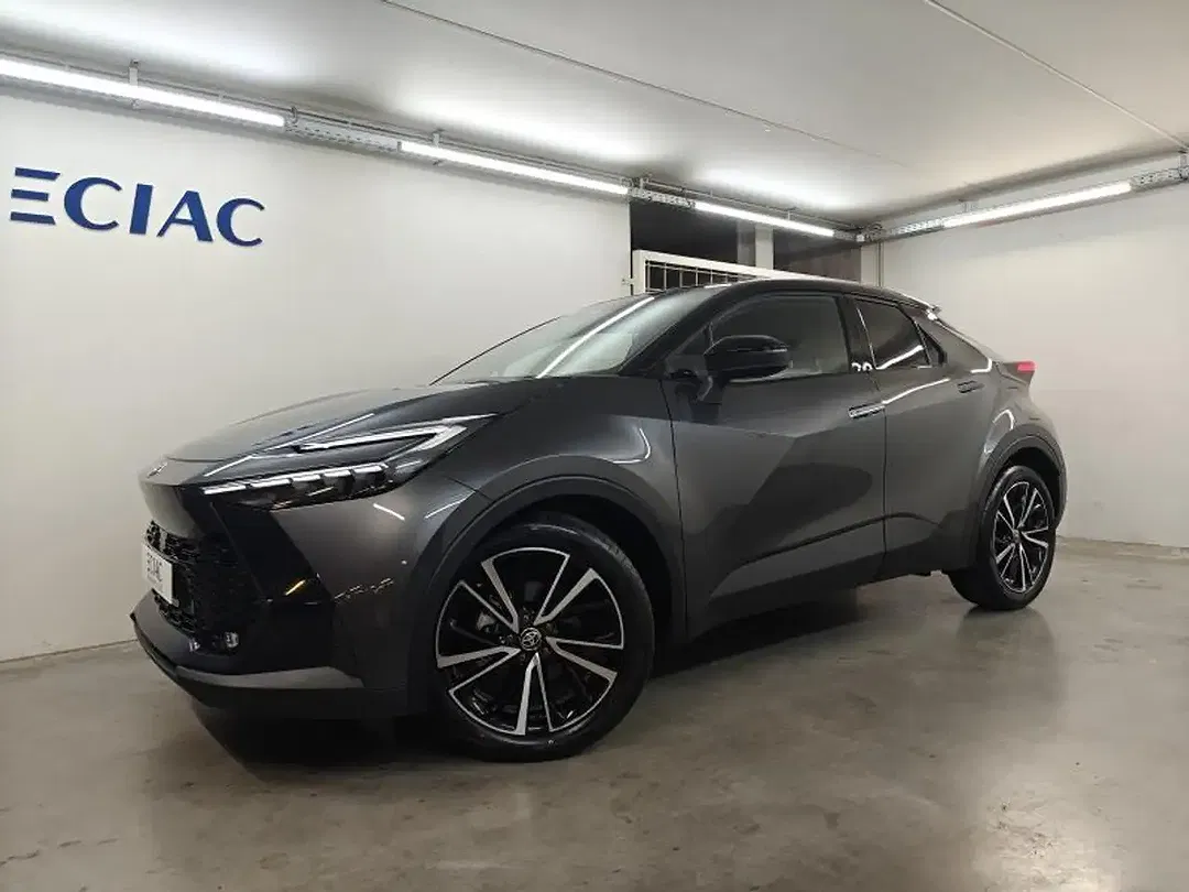 Toyota C-HR Premium Luxury - Thumbnail 1