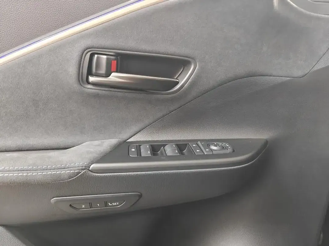 Toyota C-HR Premium Luxury - Thumbnail 5