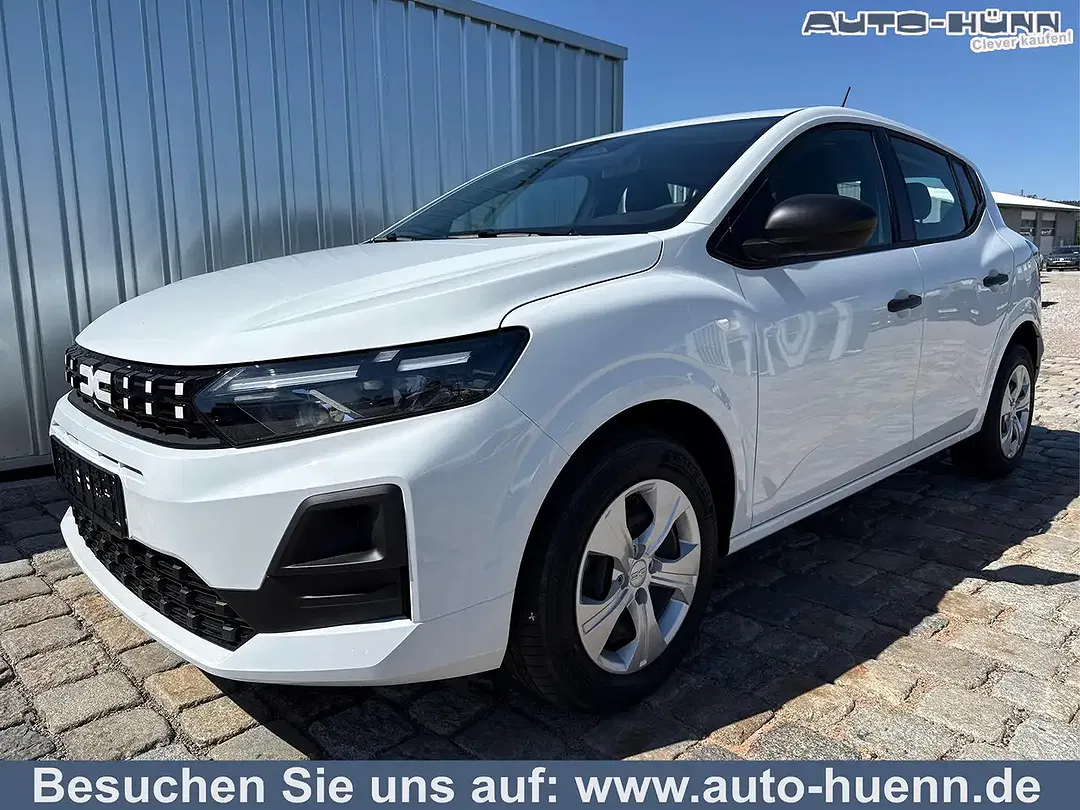 Dacia Sandero TCe Essential - Thumbnail 1