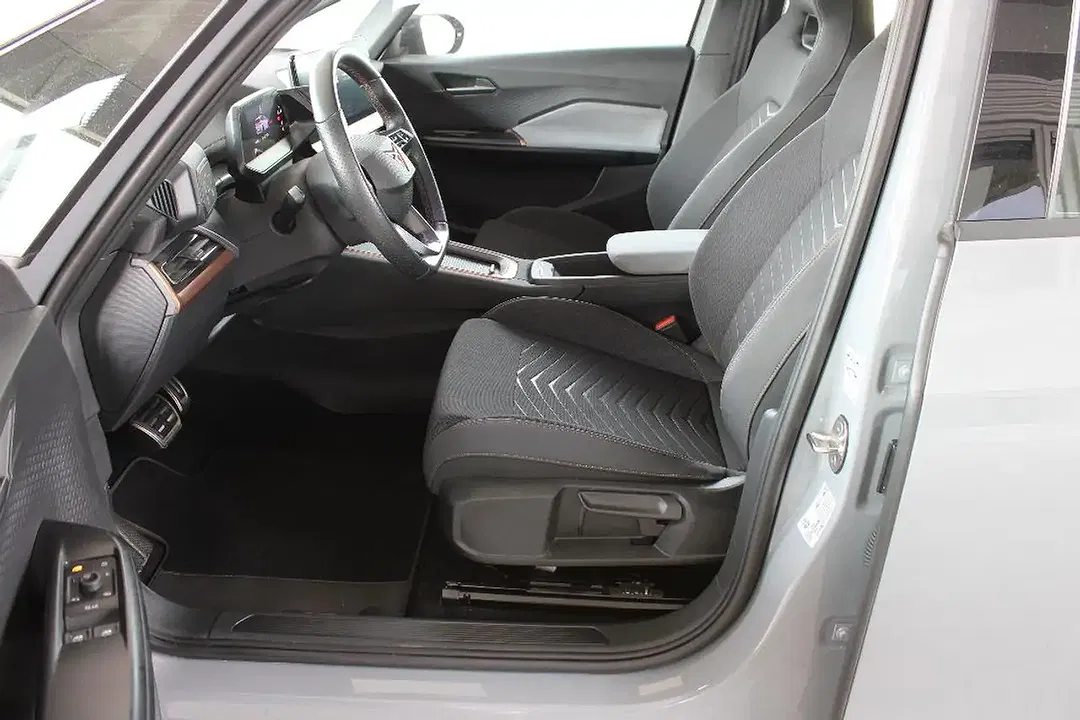CUPRA Born - Thumbnail 3