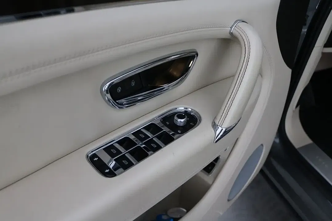Bentley Bentayga Hybrid 4WD - Thumbnail 12