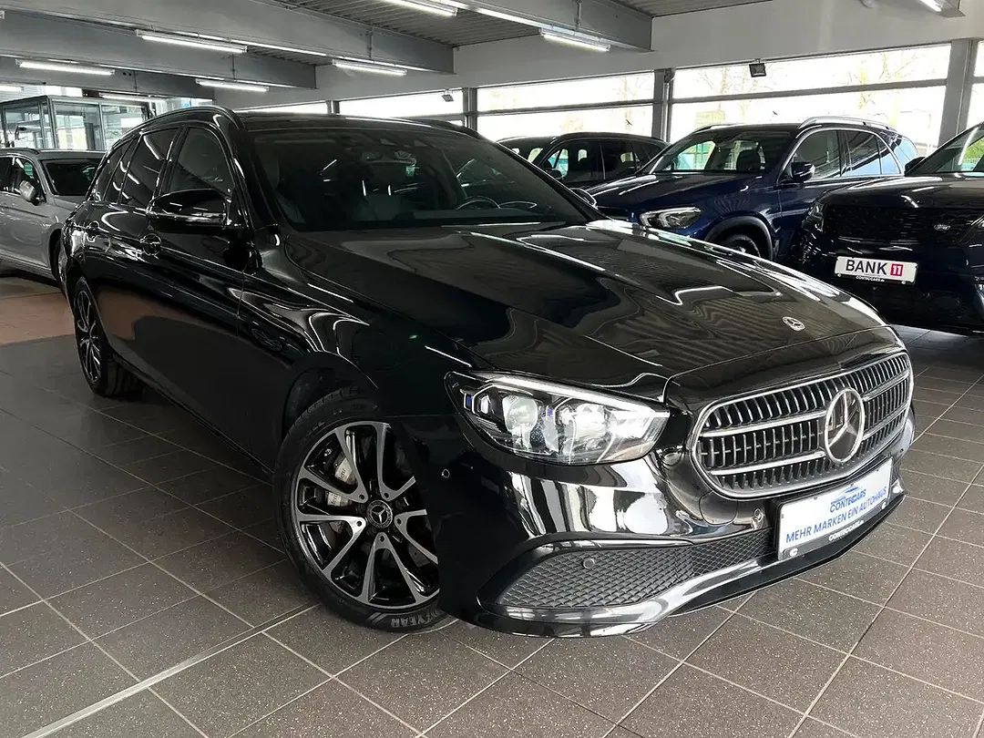 Mercedes-Benz E 400 4MATIC Avantgarde Night - Thumbnail 1