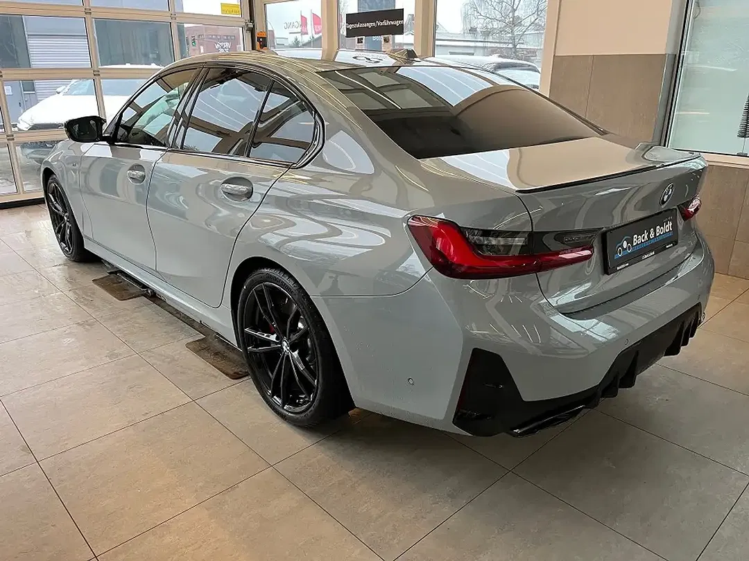 BMW M3 - Thumbnail 3
