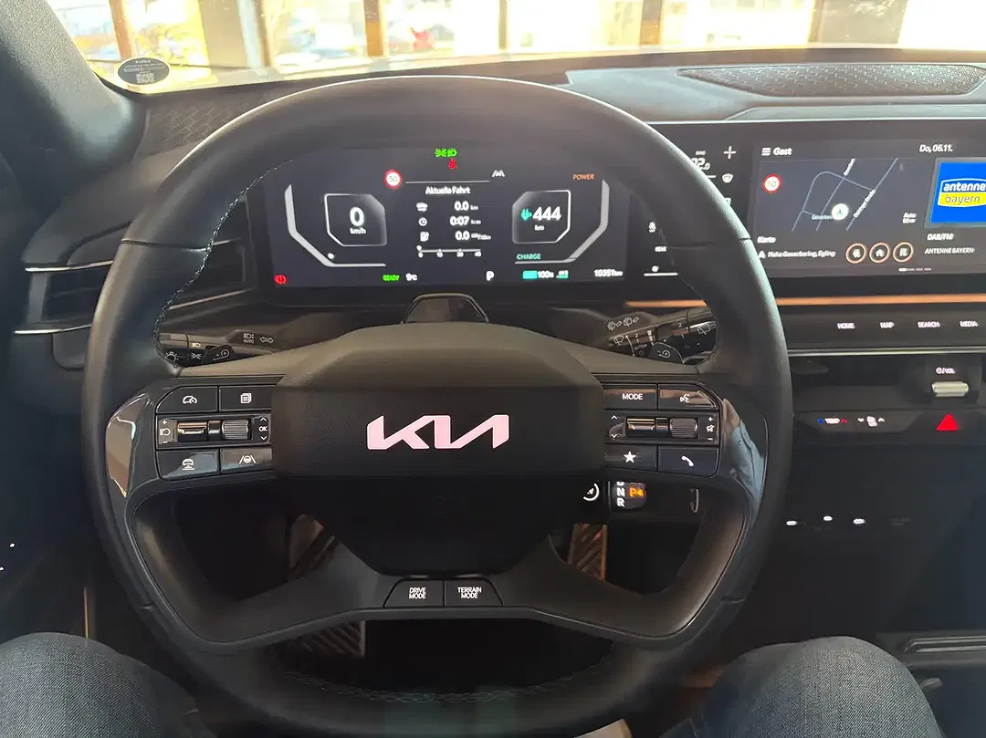 Kia EV9 4WD GT-Line Launch Edition - Thumbnail 14