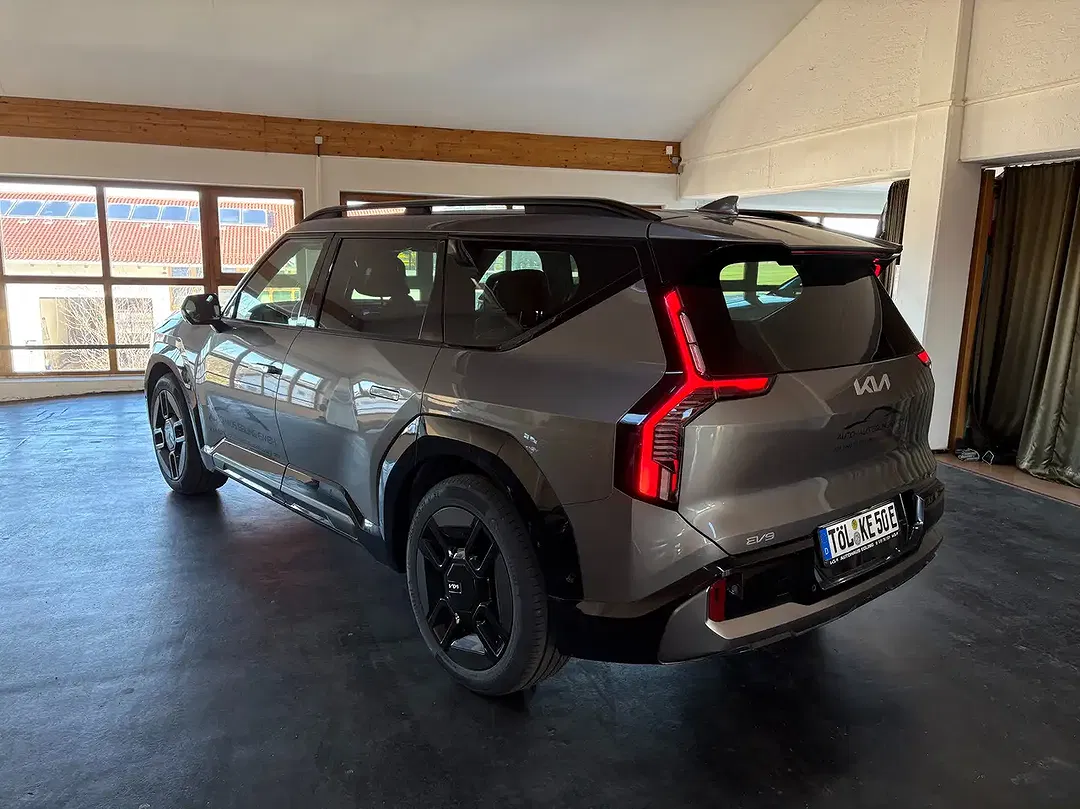 Kia EV9 4WD GT-Line Launch Edition - Thumbnail 3