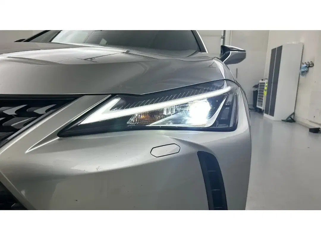 Lexus UX 300e Premium - Thumbnail 18