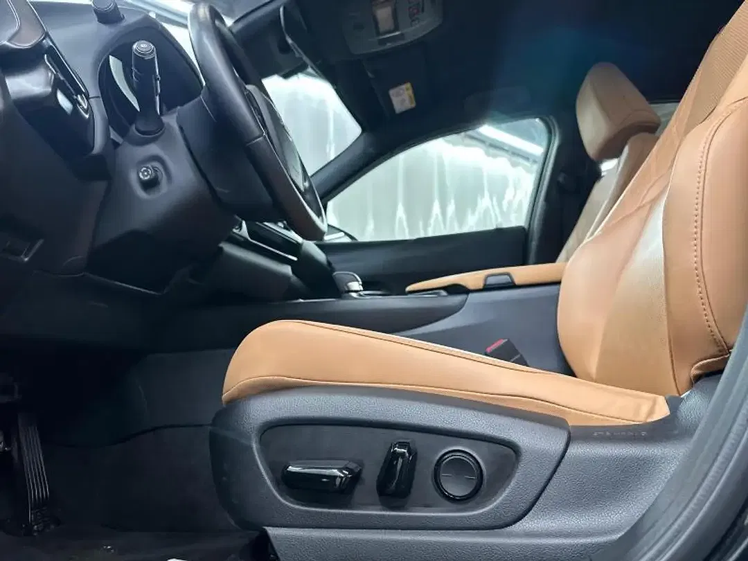 Lexus UX 300h Business Line - Thumbnail 17