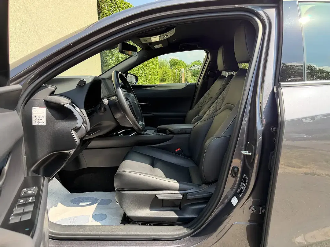 Lexus UX 250h - Thumbnail 13