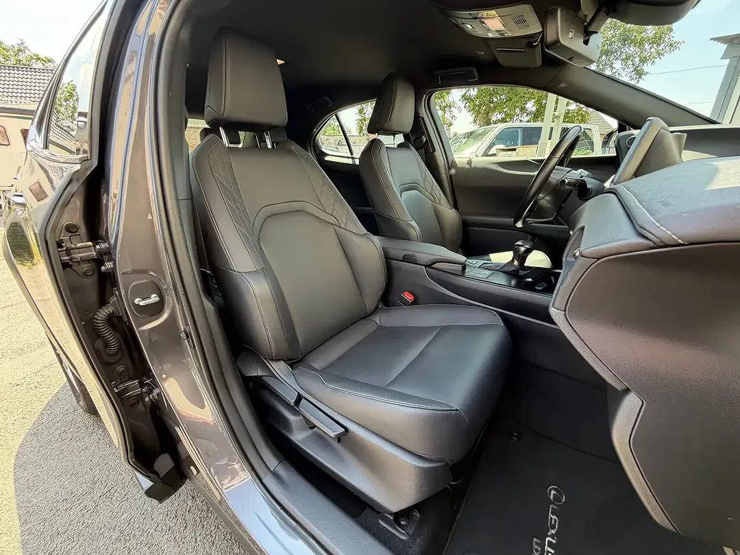 Lexus UX 250h - Thumbnail 4