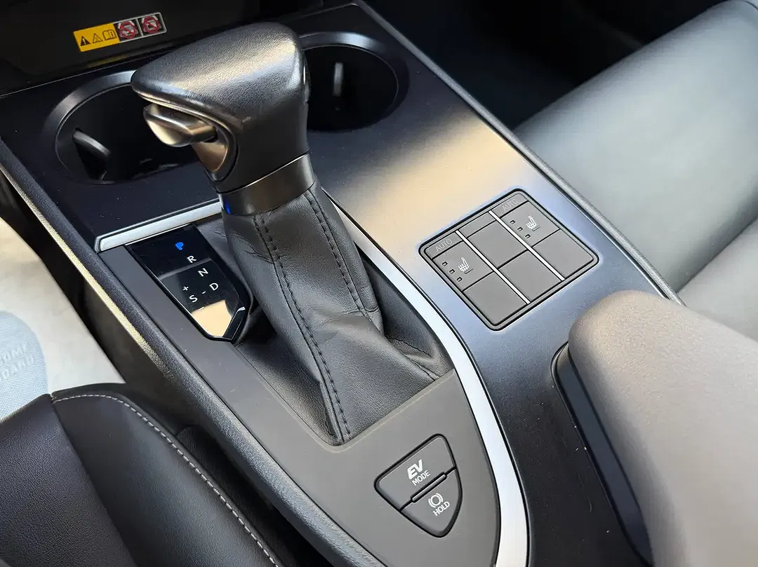 Lexus UX 250h - Thumbnail 9