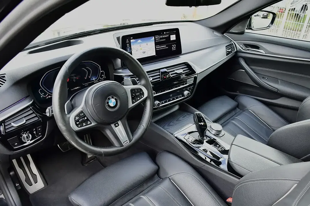BMW 530 xDrive M Sport - Thumbnail 12