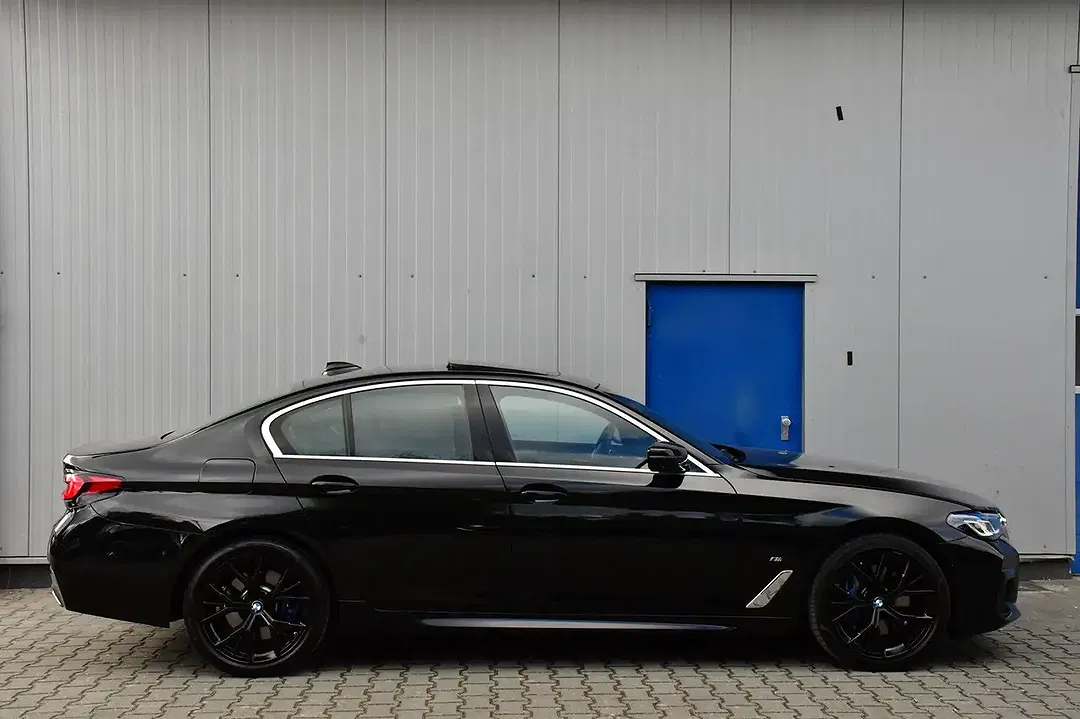 BMW 530 xDrive M Sport - Thumbnail 8