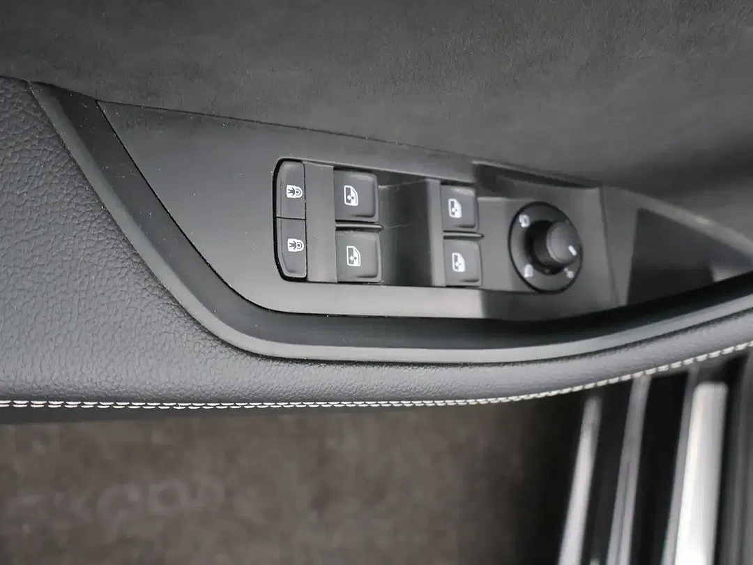 Skoda Superb 1.4 TSI iV Sportline - Thumbnail 18