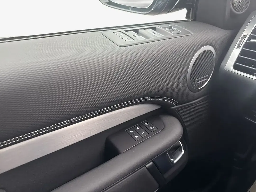 Land Rover Discovery D350 Dynamic HSE - Thumbnail 13