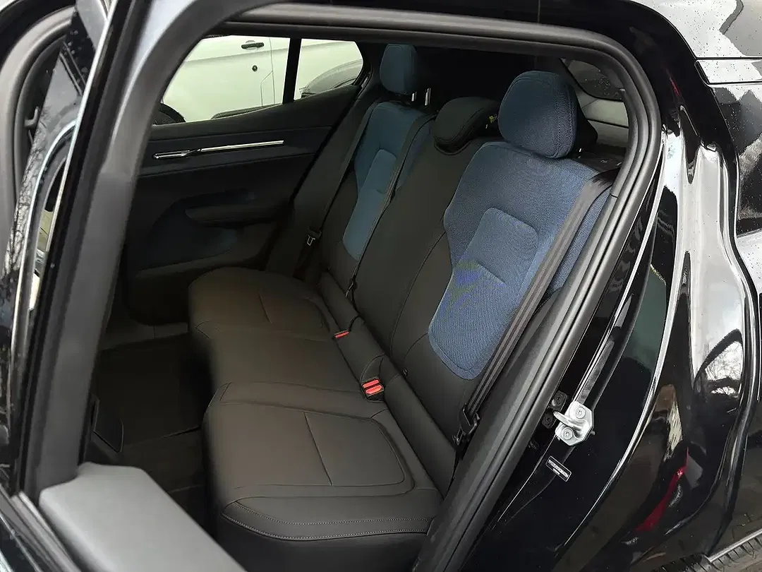 Volvo EX30 AWD Ultra - Thumbnail 11