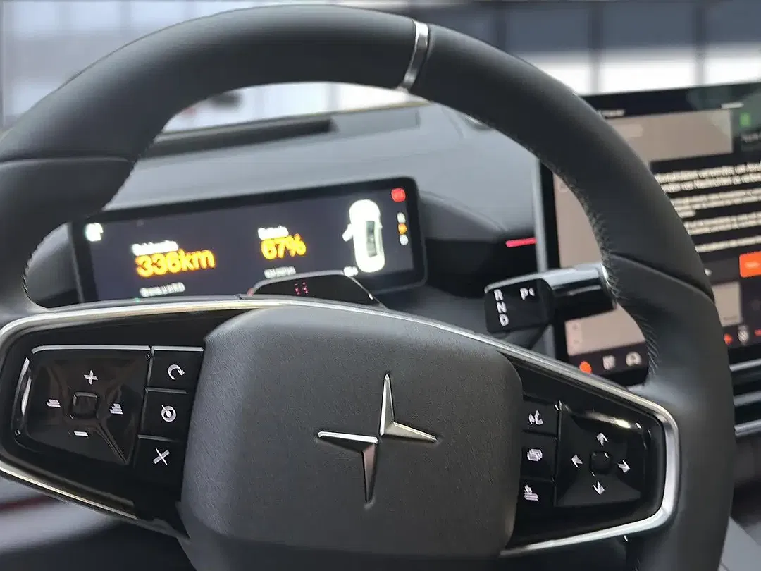 Polestar 4 - Thumbnail 11