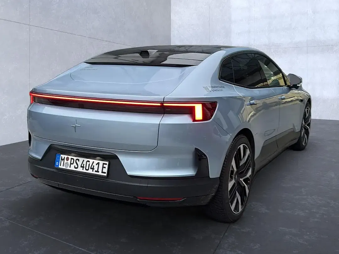 Polestar 4 - Thumbnail 3