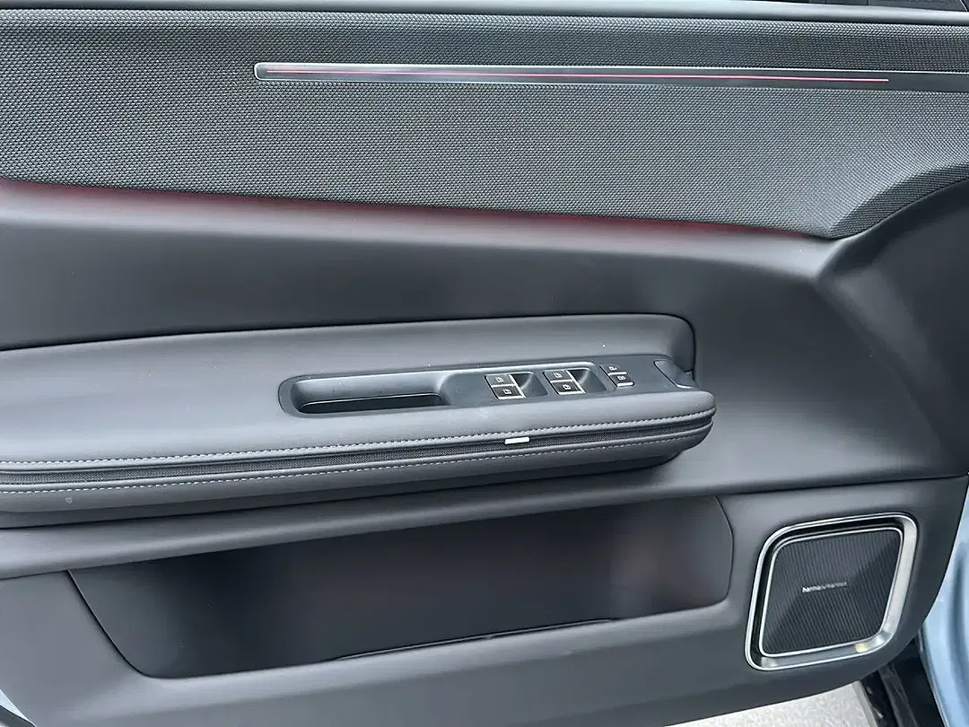 Polestar 4 - Thumbnail 8