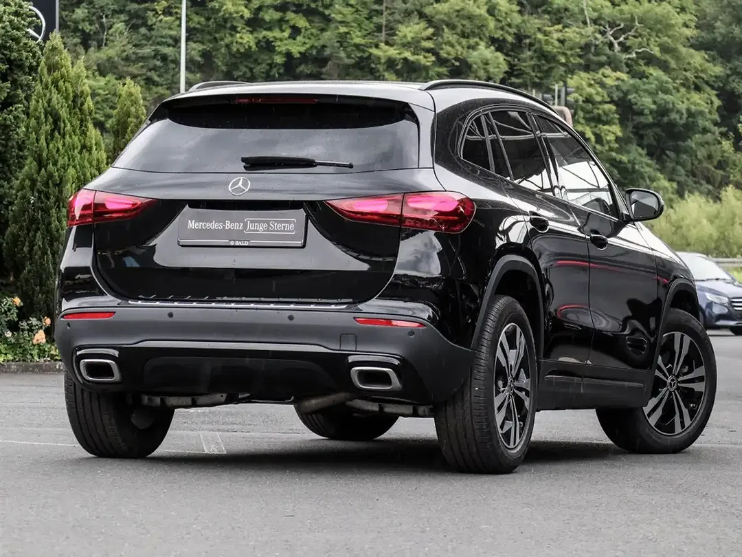 Mercedes-Benz GLA 200 Progressive Night - Thumbnail 2