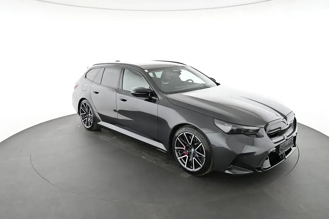 BMW M5 xDrive - Thumbnail 10
