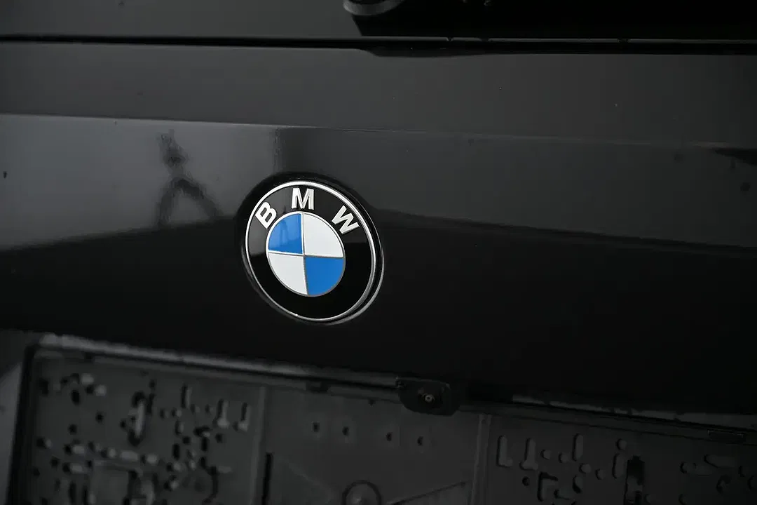 BMW M5 xDrive - Thumbnail 13