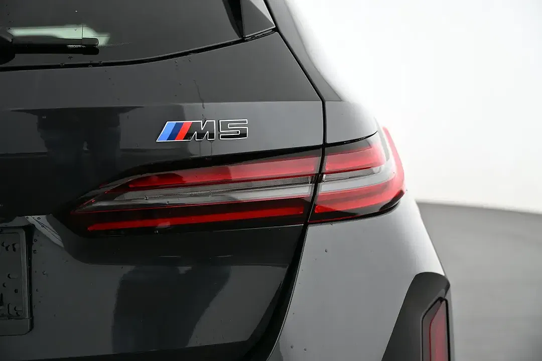 BMW M5 xDrive - Thumbnail 14