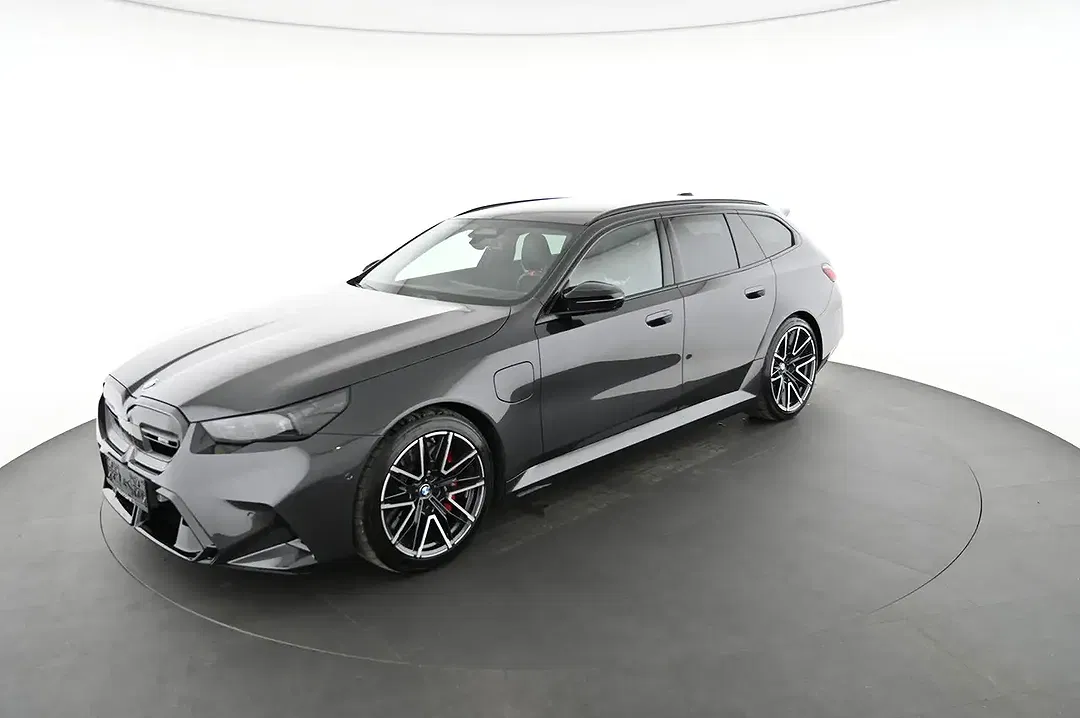 BMW M5 xDrive - Thumbnail 3